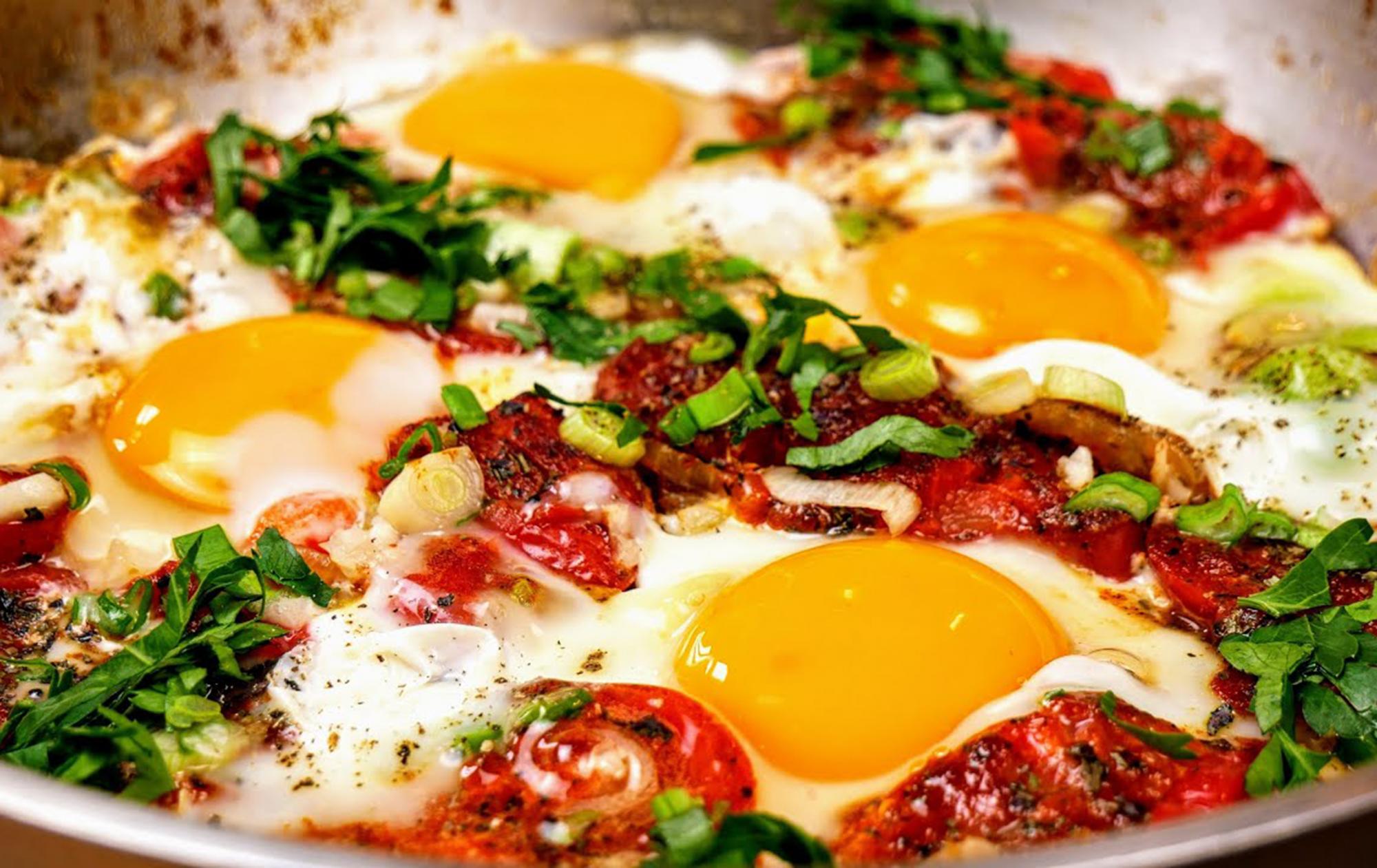 Яичница по-израильски шакшука: рецепт быстрого и вкусного завтрака